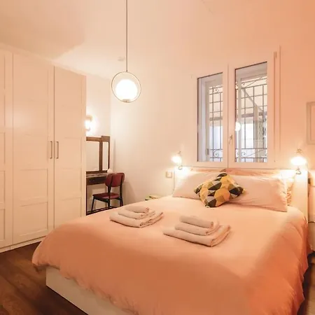 Amazhome - Casa Di Design Nel Cuore Di アパート リミニ